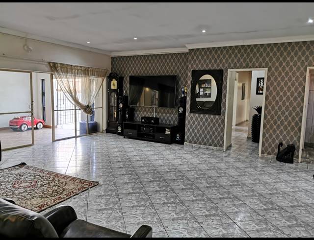 3 BEDROOM HOUSE SOLD IN MOUNTAIN VIEW
